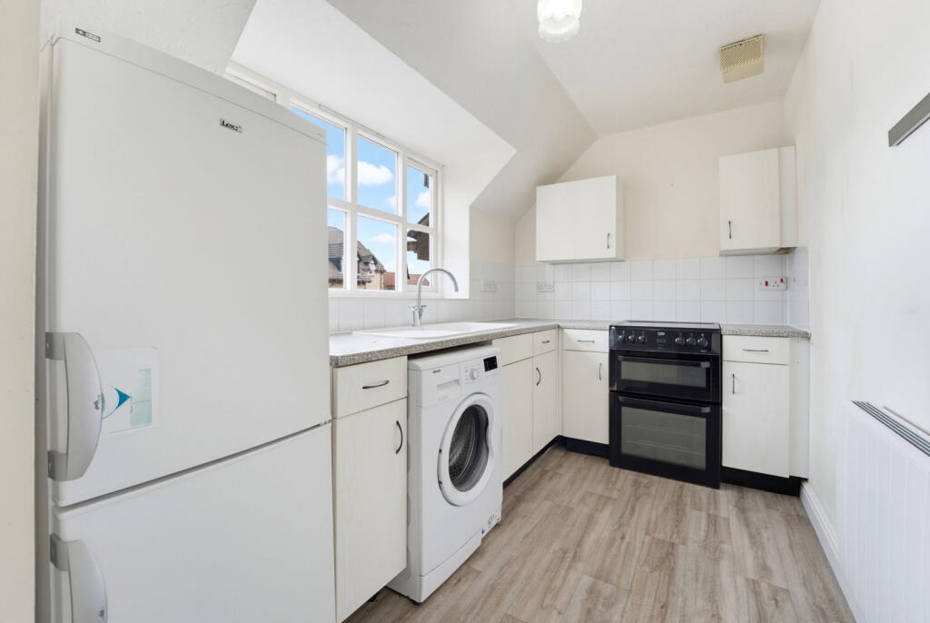 Apartment in Reading - View 4