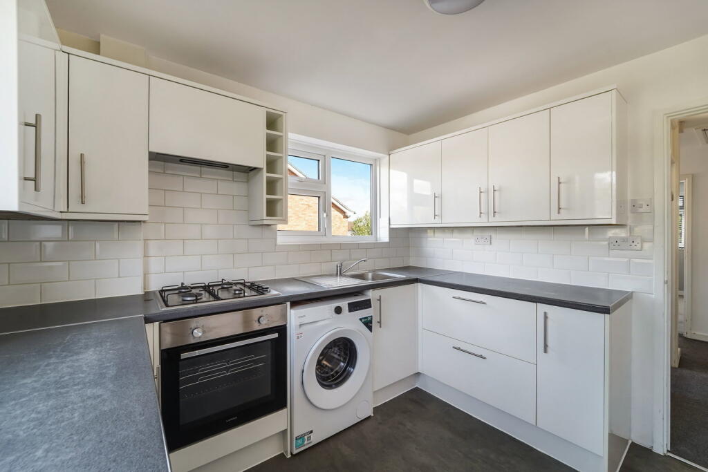 Apartment in Kingston upon Thames - View 4
