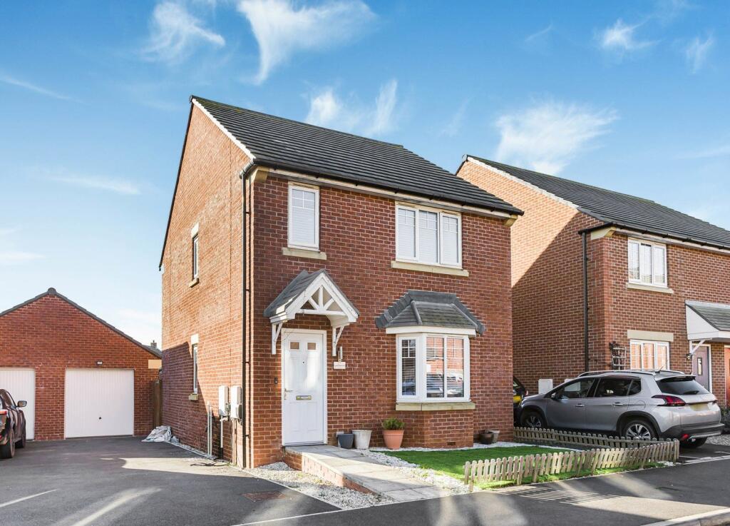 Main image of property: Pearce Drive, Faringdon, Oxfordshire, SN7