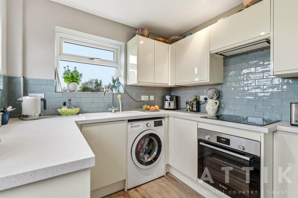 Queens Drive, Halesworth photo 3