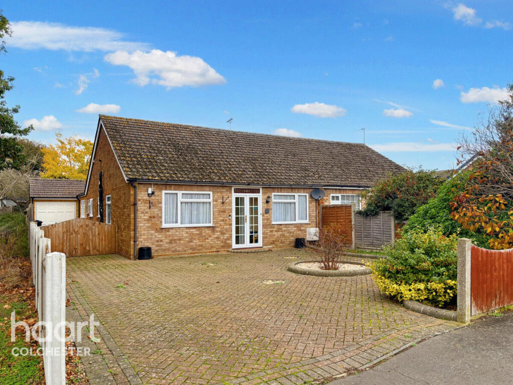 3-bed semi-detached on Ash Road, Alresford, £300,000