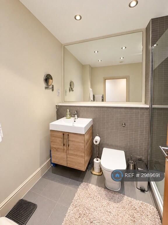 Apartment in Twickenham - More