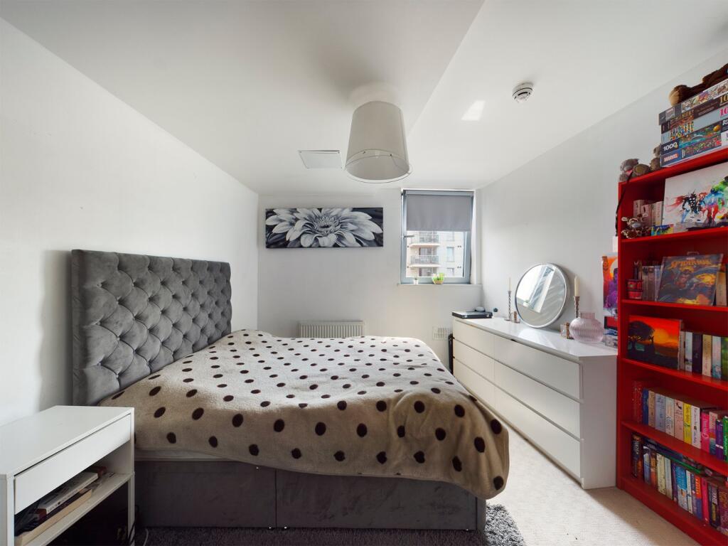 Apartment in Romford - View 5