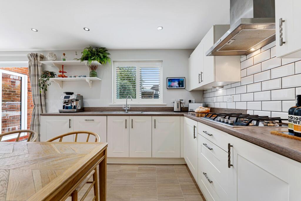 House in Cuddington, Cheshire West and Chester - More