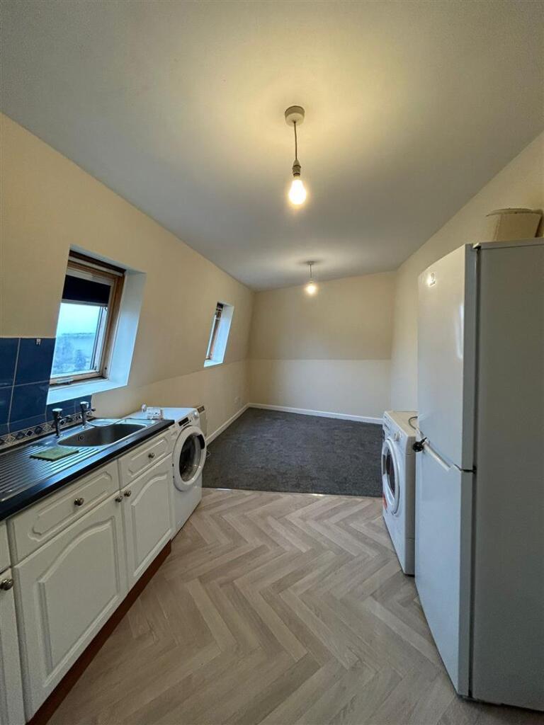 Main image of property: THREE BEDROOM TOWN CENTRE APARTMENT