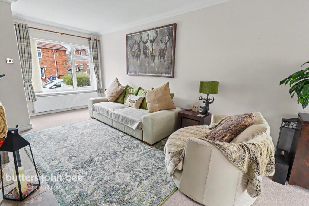 3-bed semi-detached on Waterside Drive, Stoke-On-Trent, £150,000