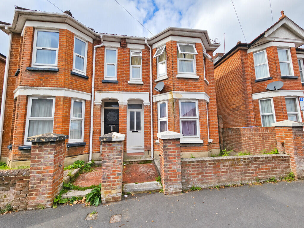 House in Southampton - More