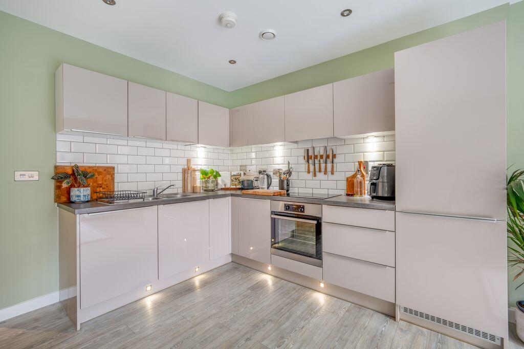 Apartment in London - View 5