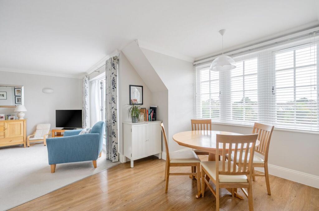 Apartment in Highcliffe-on-Sea, Highcliffe and Walkford - More