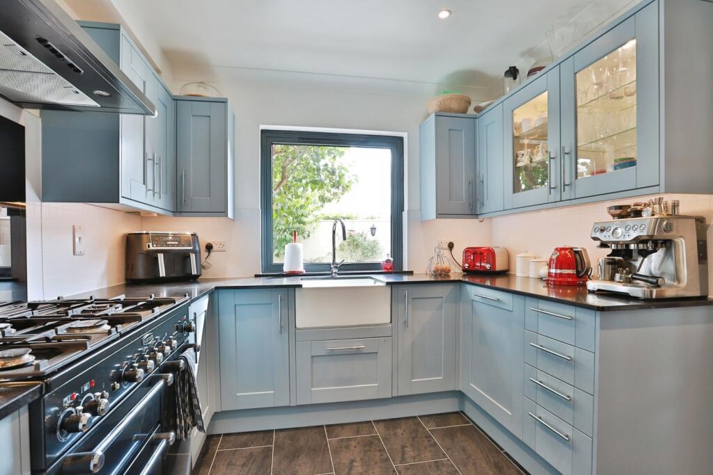 Willow Mead, BOURNEMOUTH, Dorset, BH8 photo 5