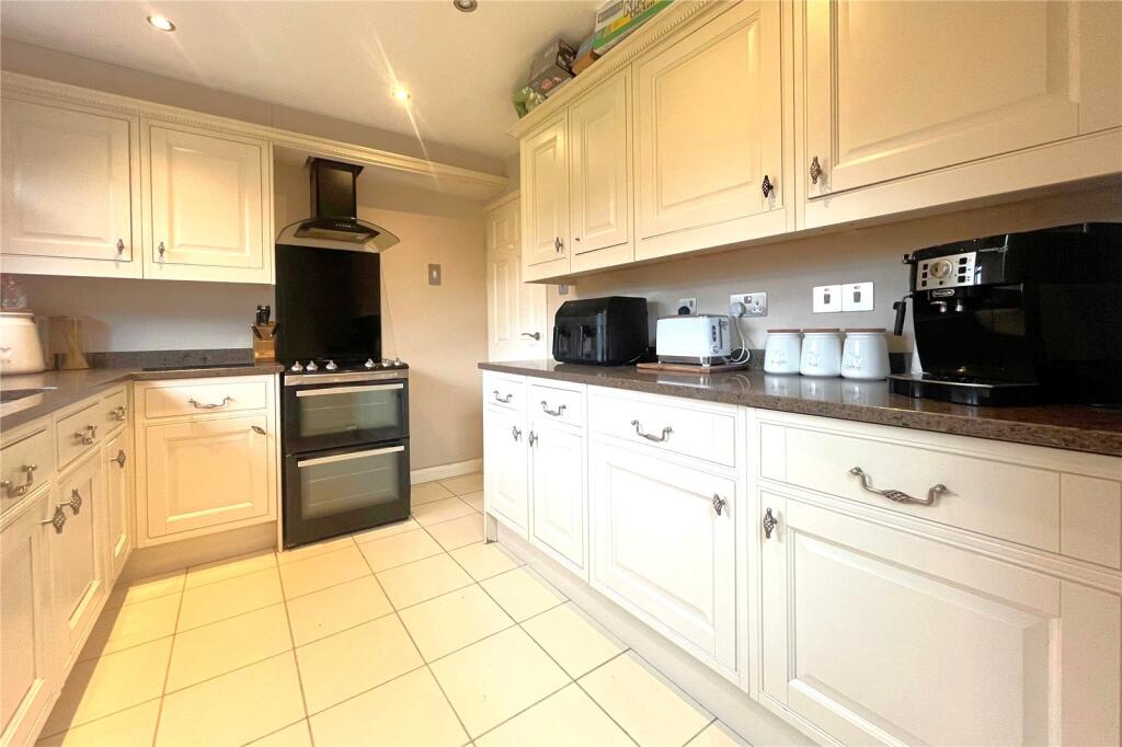 Courtenay Road, Farnham, Surrey, GU9 - View 4