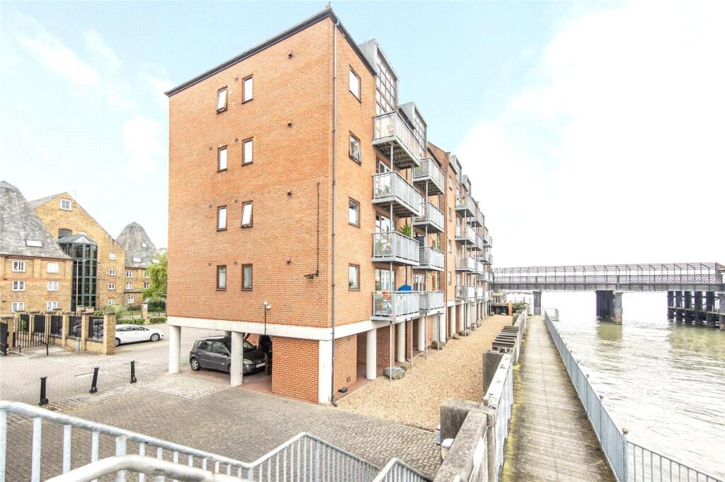 Main image of property: West Street, Gravesend, Kent, DA11