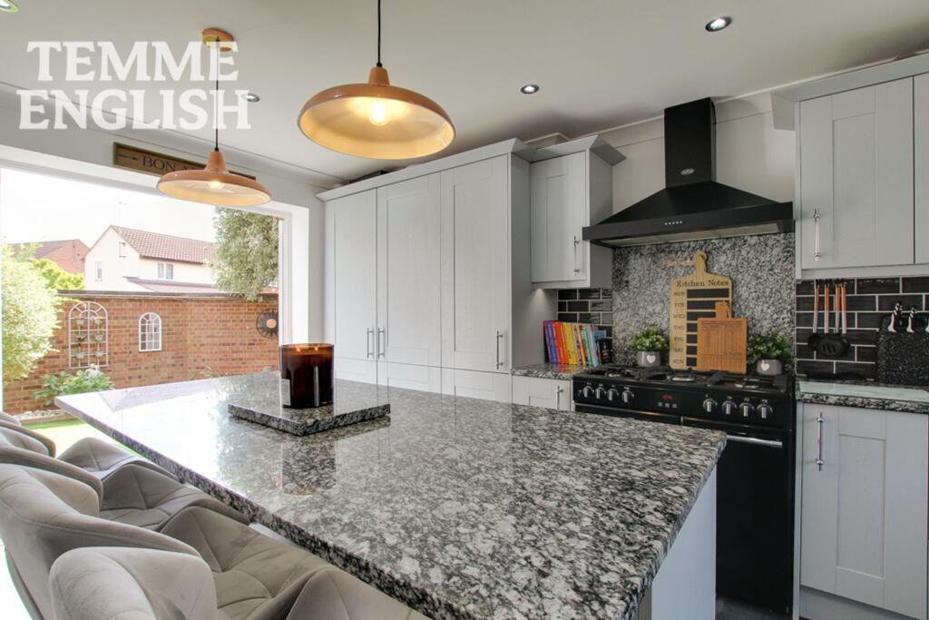 House in Basildon, Wickford - View 3