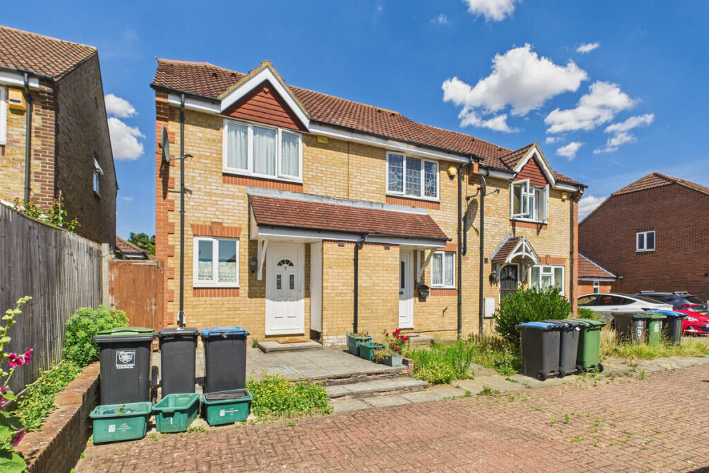 2-bed terraced on Morpeth Close, Hemel Hempstead, HP2, £385,000