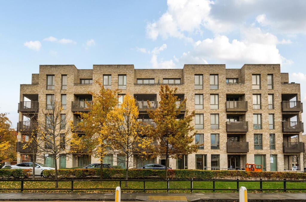 1-bed flat on Welford Court, Edgware Green, HA8, £300,000