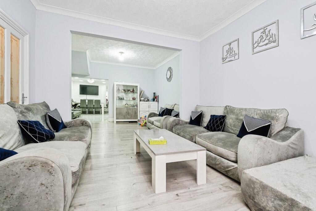 House in London, Plashet - View 2