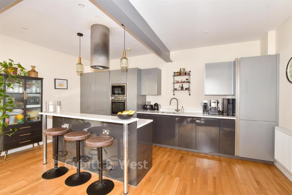 Apartment in Haywards Heath, Lucastes - View 5