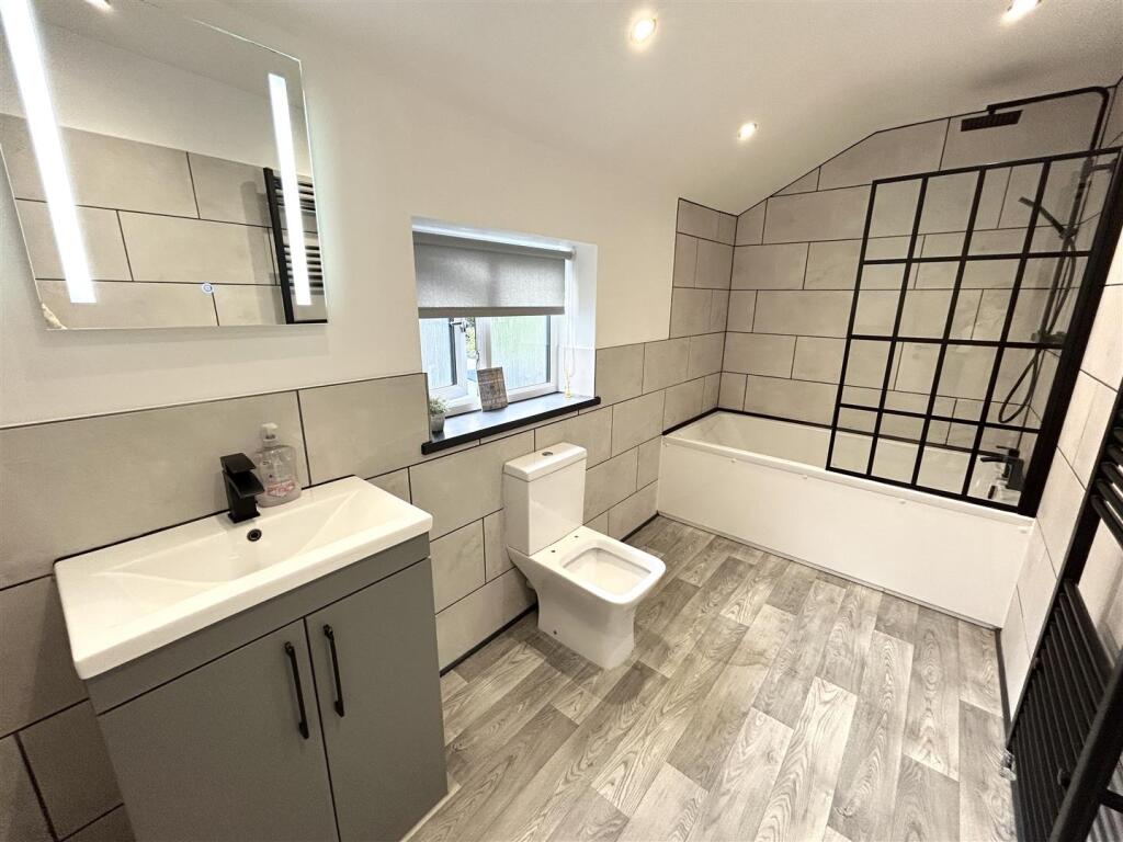 House in Newport - View 5