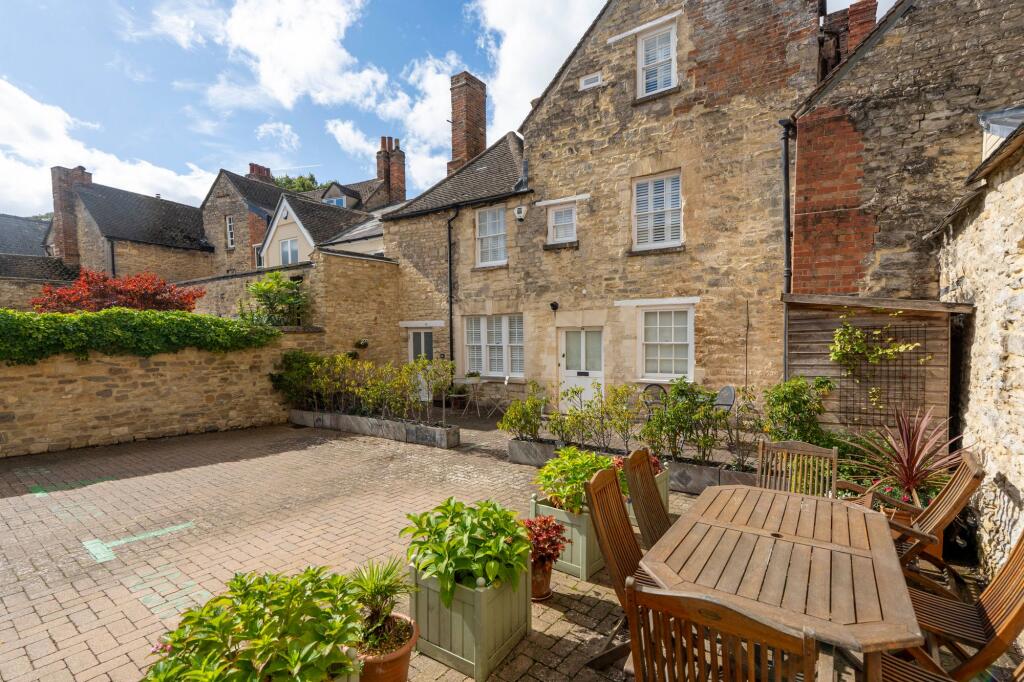 Main image of property: Ashford Close, Woodstock, OX20