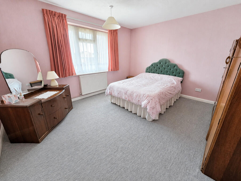 Meadway Court, Southwick photo 4