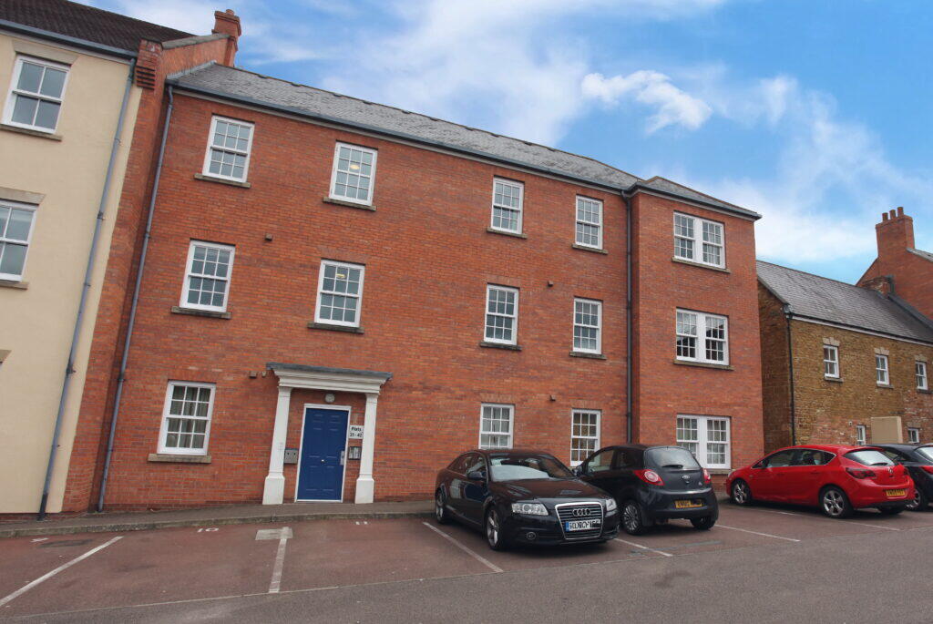 Main image of property: Warwick Road, Banbury, Oxon, OX16 0FJ
