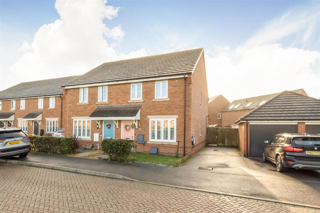 Main image of property: Yew Tree Crescent, Didcot