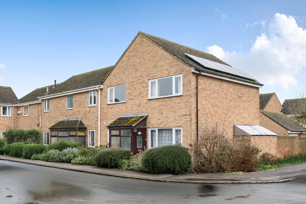 Main image of property: Pampas Close, Carterton, OX18