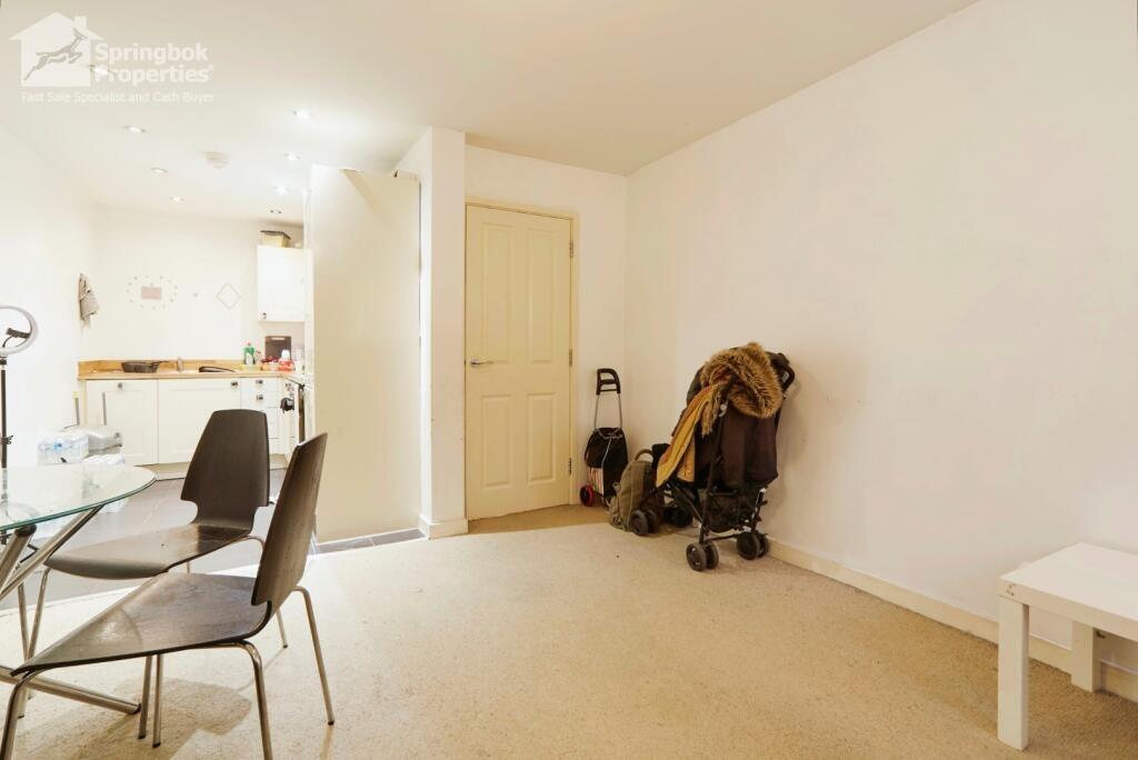 108 Thornton Road, Bradford, West Yorkshire photo 3