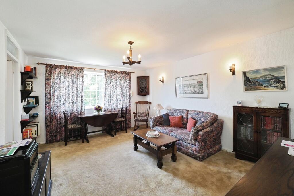 Mayfield Road, Burton-on-Trent, Staffordshire, DE15 photo 2