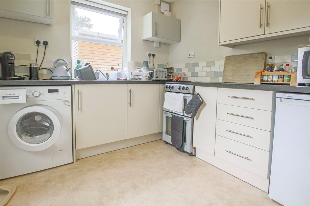 Apartment in Sunningdale, Windsor and Maidenhead - View 5