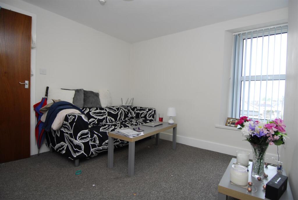 Apartment in Plymouth - View 2