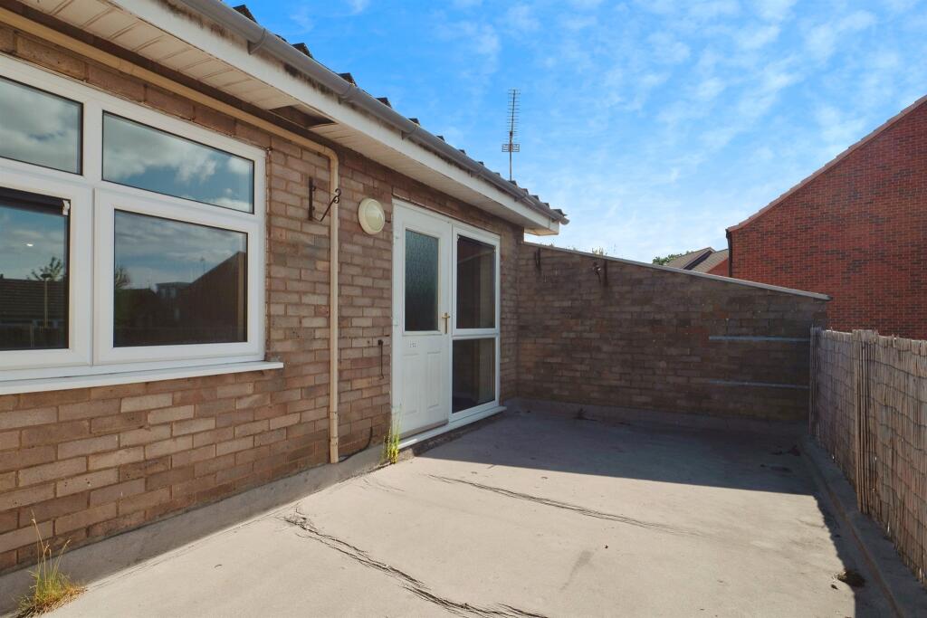 3-bed flat on Radstone Walk, Leicester, £140,000