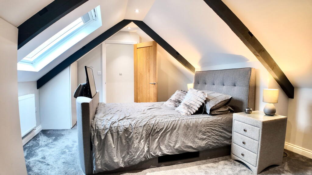 House in Newport - View 5