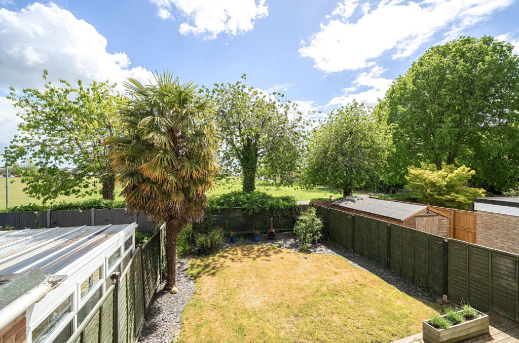 Farrfield, Stratton St Margaret, Swindon, SN2 photo 4