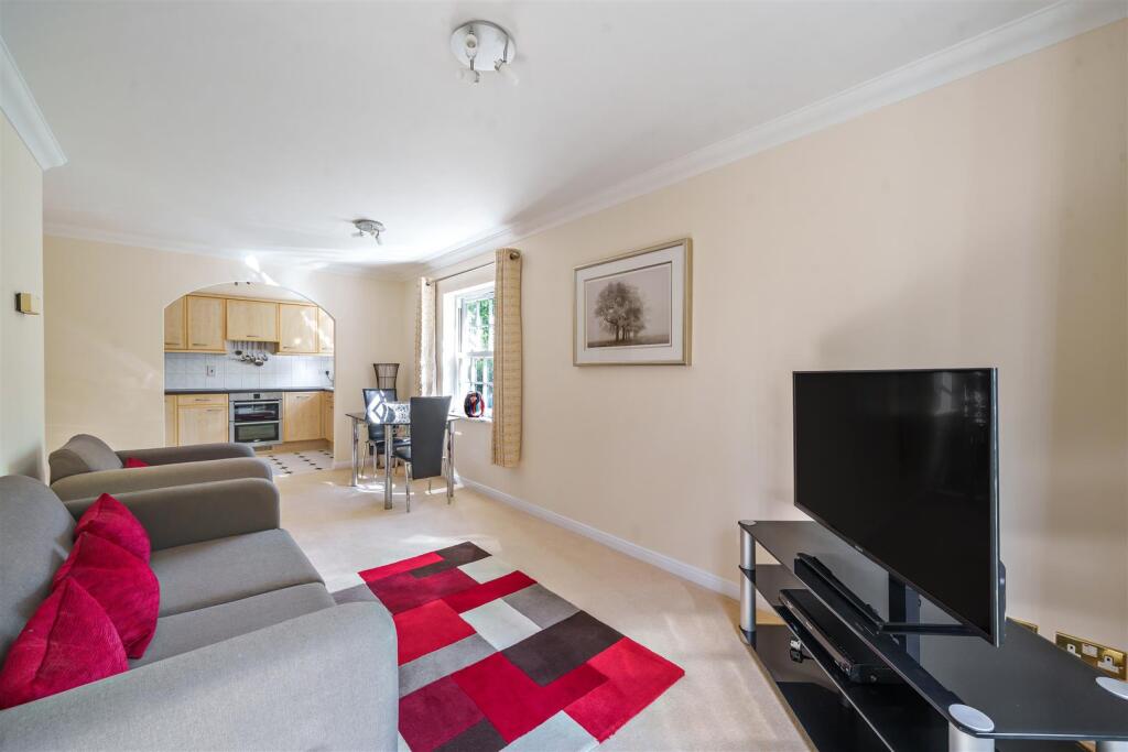 Apartment in Wokingham - View 3