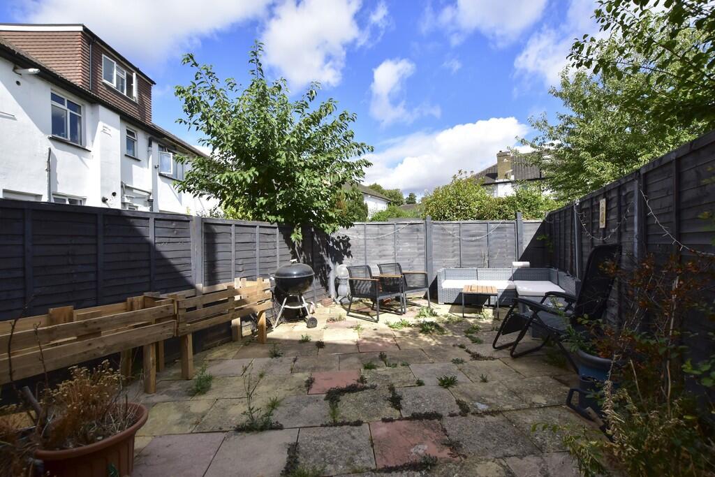 Apartment in Watford - View 4