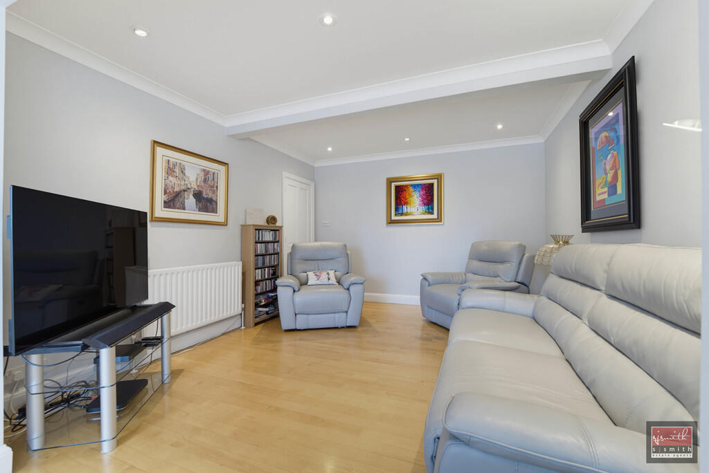 Meadway, Ashford photo 4