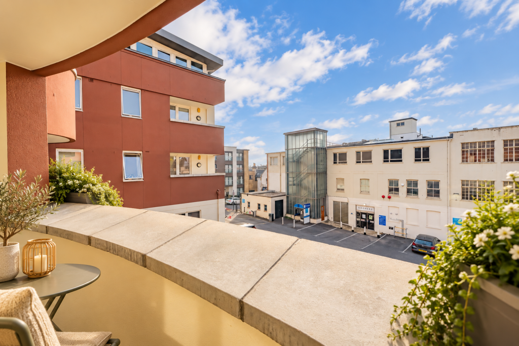 Apartment in Tonbridge - More