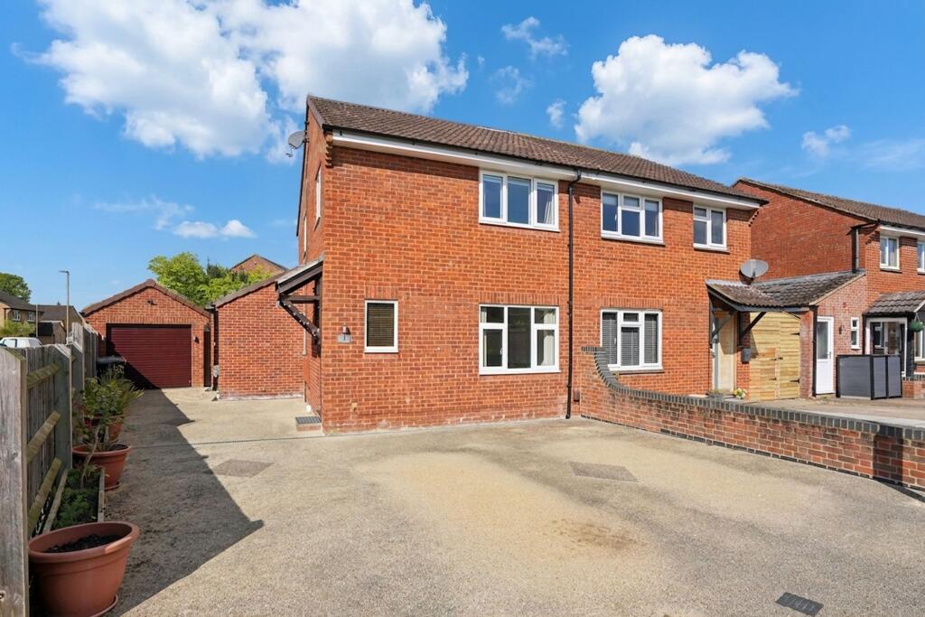 Main image of property: Trinity Close, Abingdon, OX14