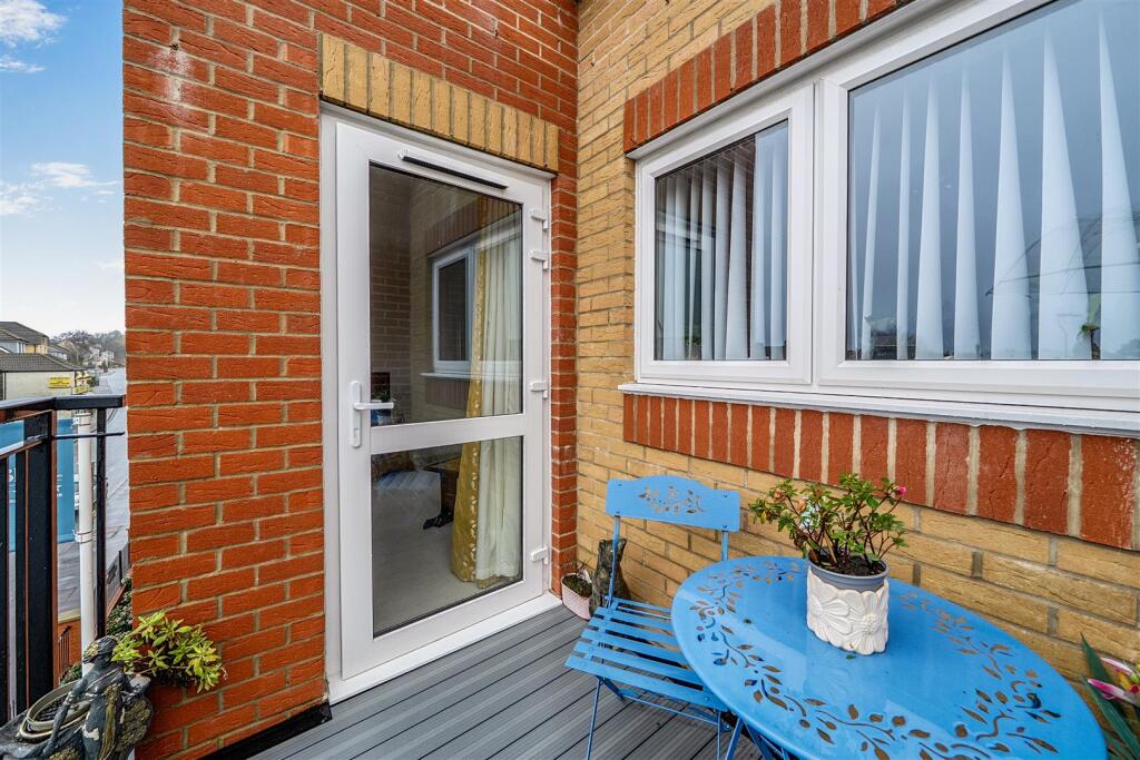 Thackeray Lodge, Fareham, Hampshire - More