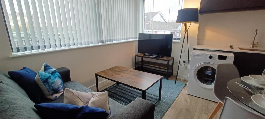 Apartment in Manchester, Old Trafford - View 5