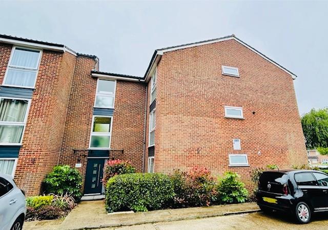 Apartment in Southall - View 5