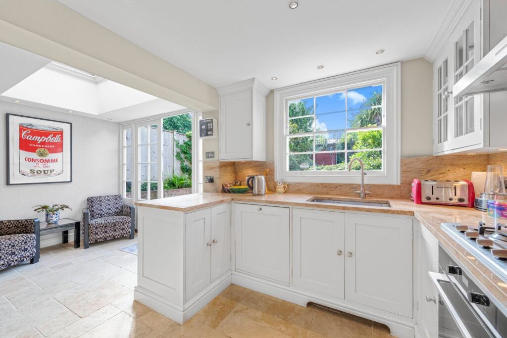 House in Richmond, St Margarets - More