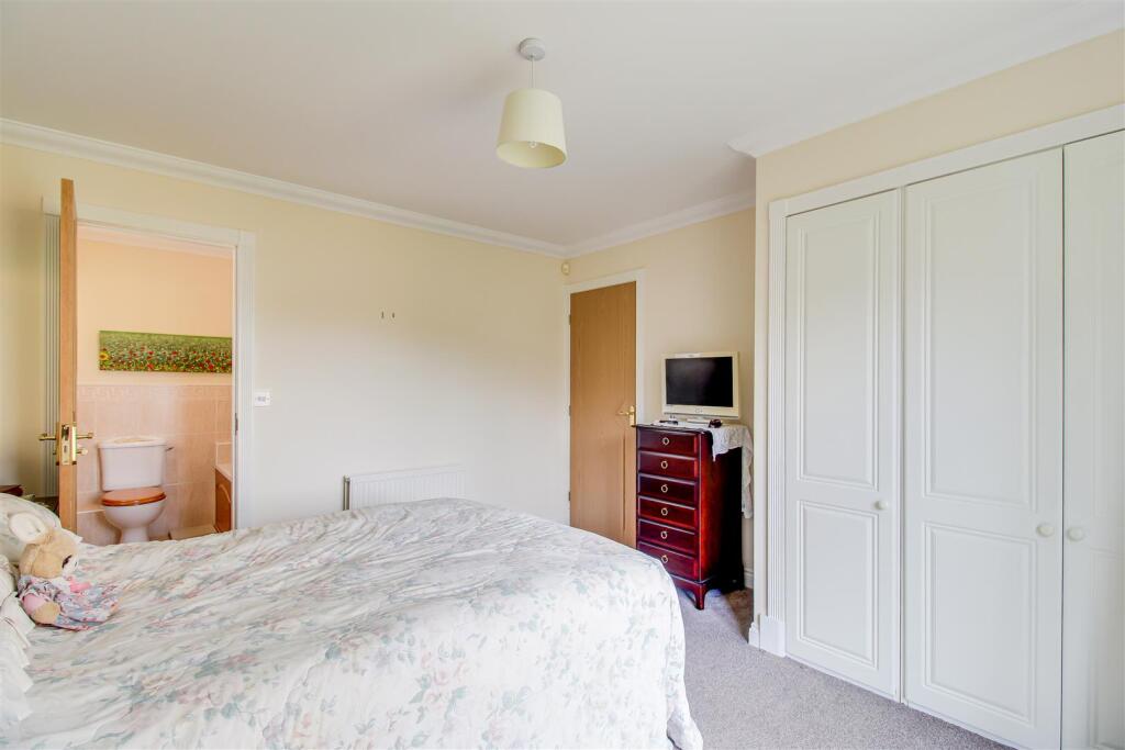 House in Wakefield - View 5