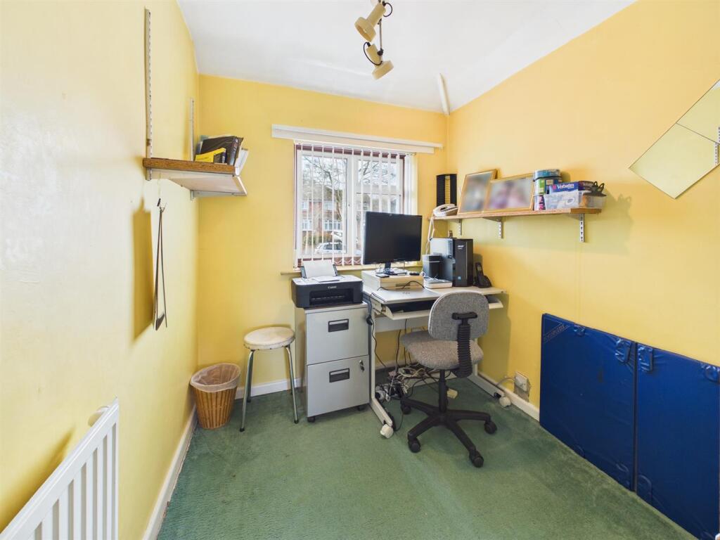 Fairford road, Tilehurst, Reading – další