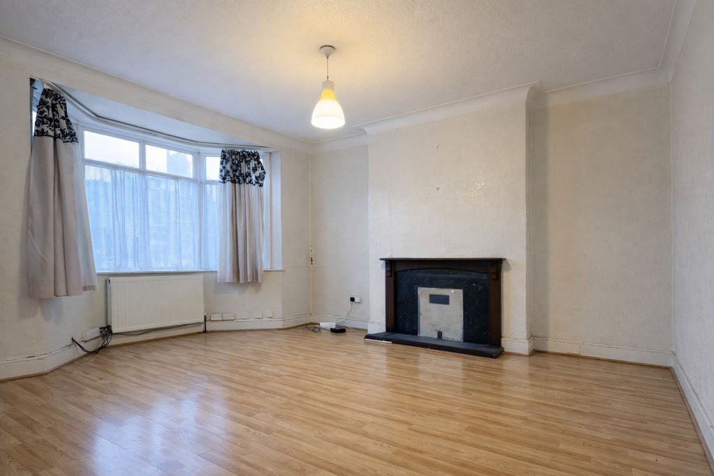 3 bedroom terraced house for sale in Clements Road, London, E6