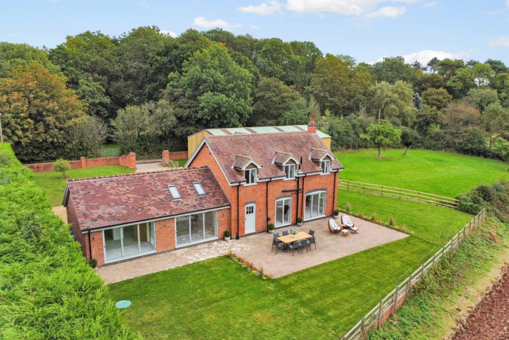 Main image of property: Hardwick Lane Studley B80
