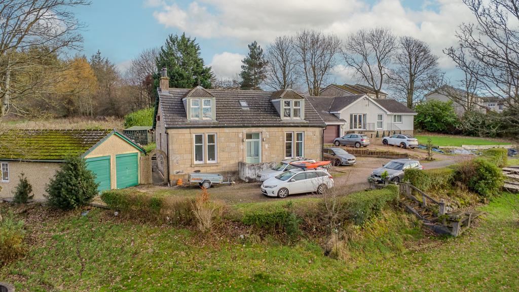3-bed detached on Glenboig Road, Glenboig, G69 8HF, £299,999