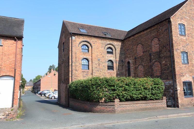 19 Cornmill Gardens, Shifnal. TF11 8BG photo 2