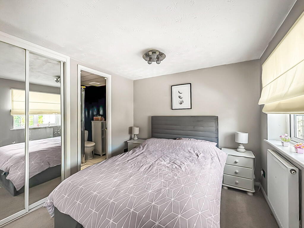 House in Gloucester - View 5